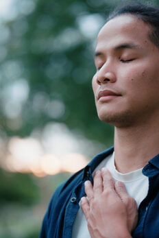 The Emotional Reset Method: 7 Quiet Ways to Regroup in Public